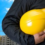 1-segurando-capacete